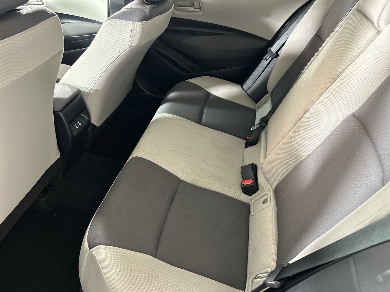 Used 2025 Toyota Corolla LE FWD image 24
