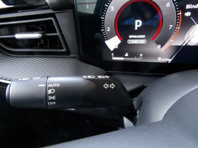 Used 2025 Nissan Kicks SR image 30