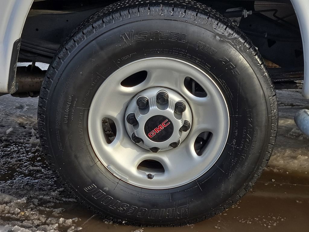 Used 2024 GMC Savana 2500 w/ Driver Convenience Package image 11