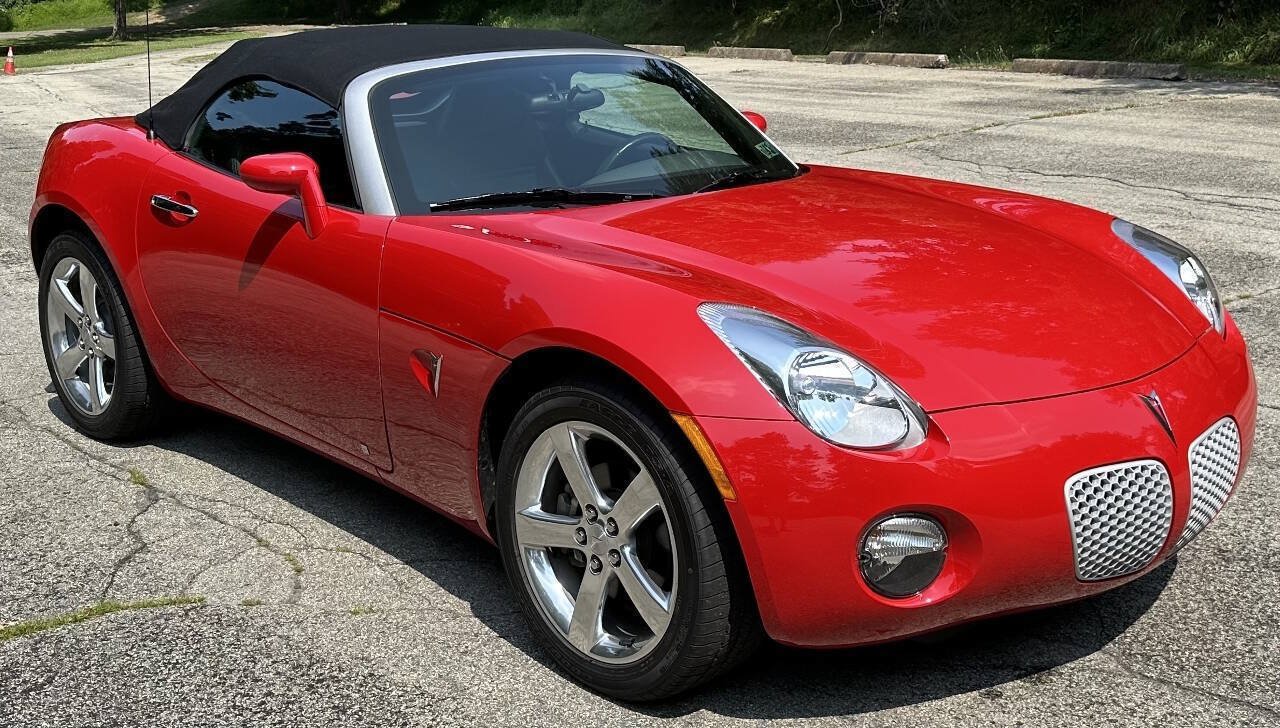 Used 2006 Pontiac Solstice Convertible w/ Premium Package RWD image 3
