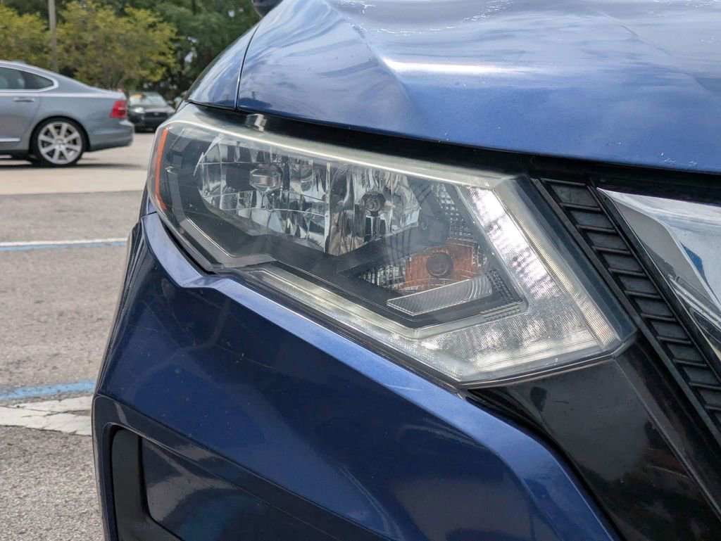 Used 2019 Nissan Rogue SV image 10