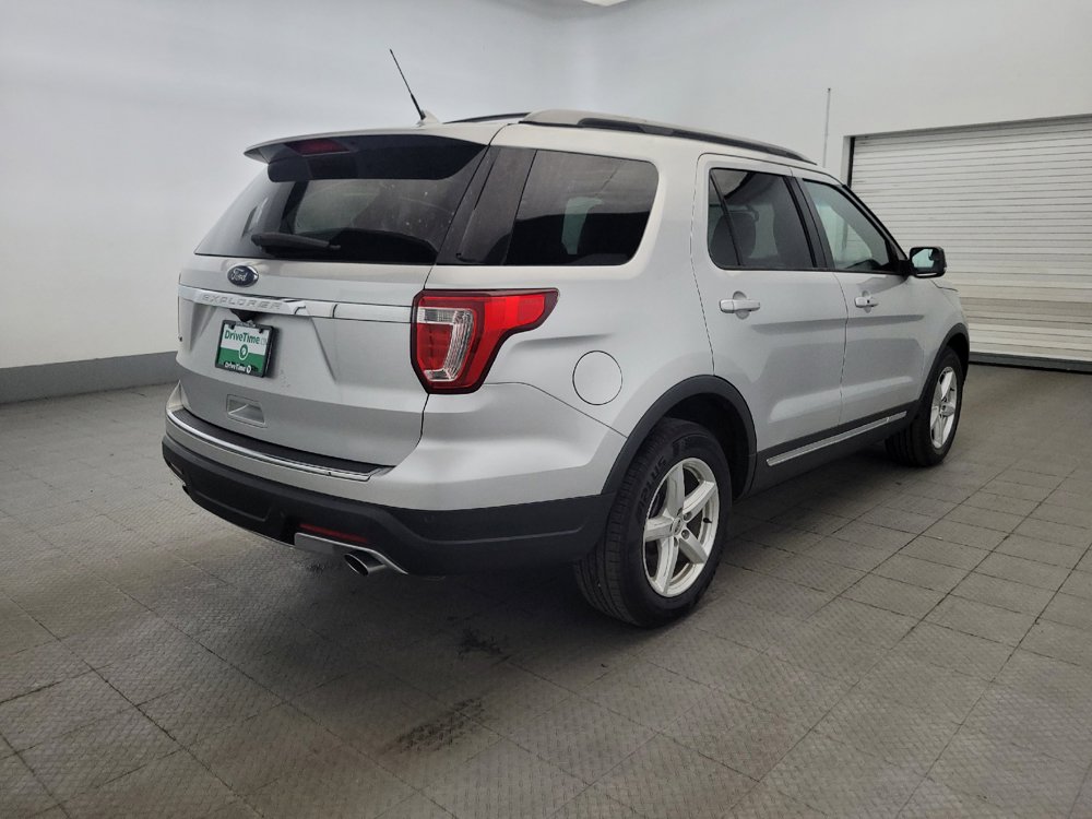 Used 2018 Ford Explorer XLT w/ Equipment Group 201A FWD image 9