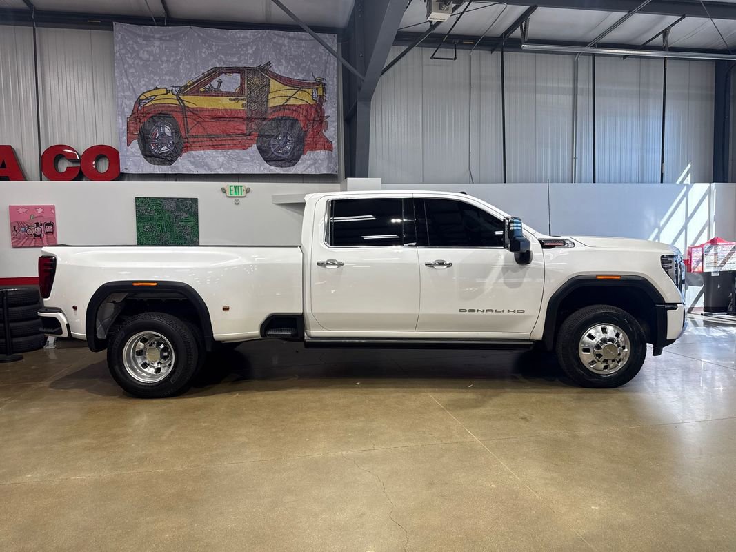 Used 2024 GMC Sierra 3500 Denali w/ Technology Package image 4