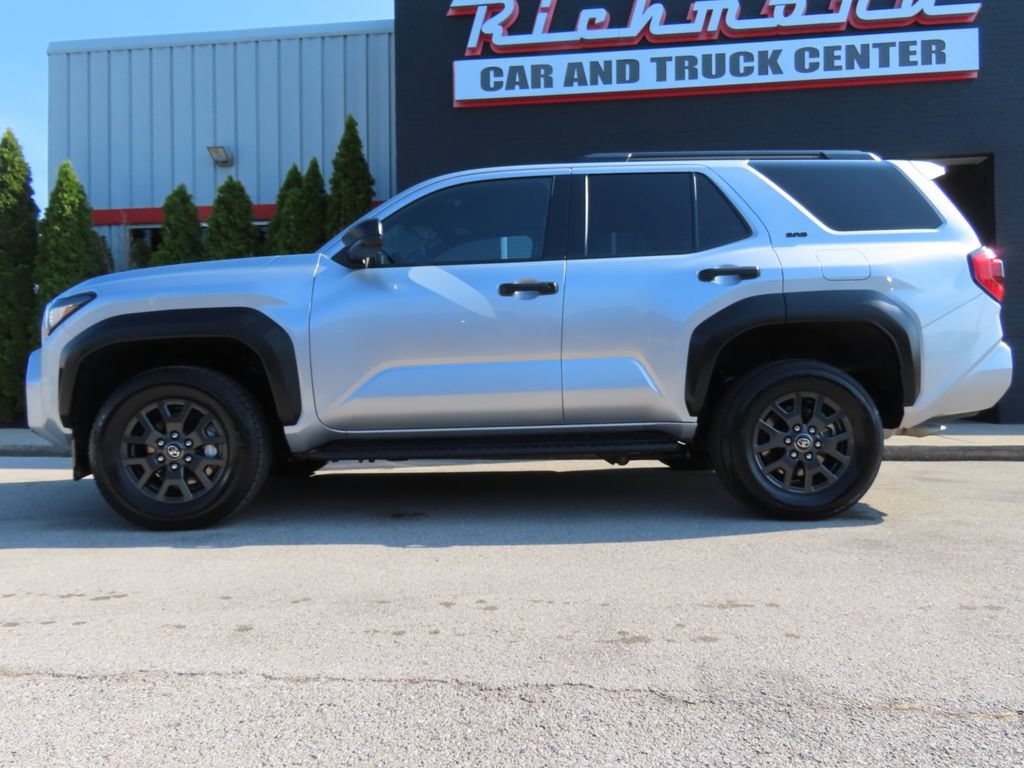 Used 2025 Toyota 4Runner SR5 AWD/4WD image 9