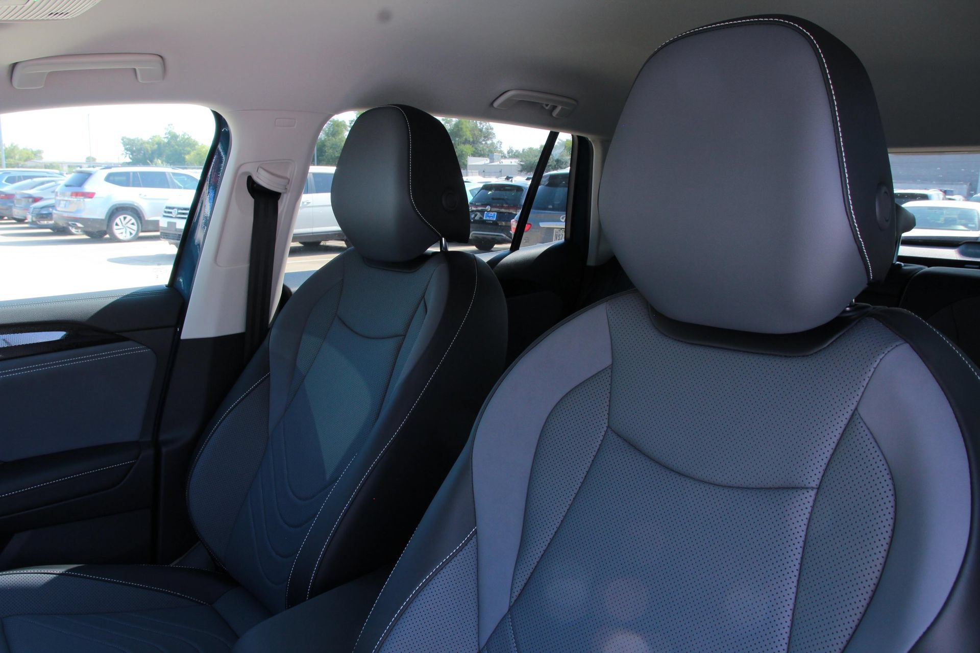 Certified 2025 Volkswagen Tiguan SE FWD image 10