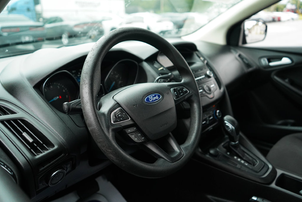Used 2018 Ford Focus SE FWD image 5