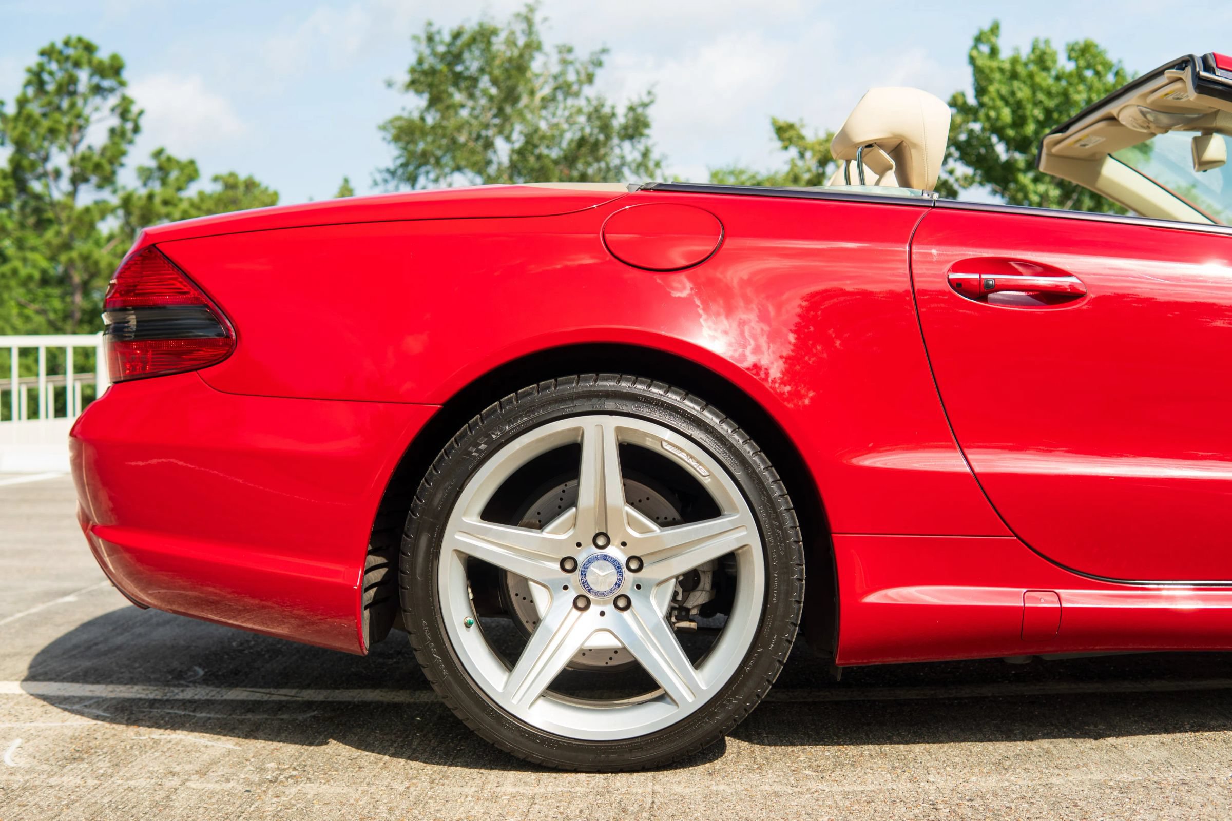 Used 2011 Mercedes-Benz SL 550 image 32