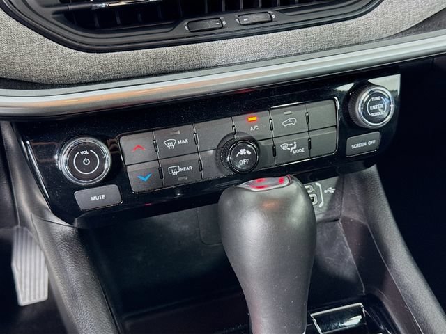 Used 2024 Jeep Compass Latitude AWD/4WD image 16