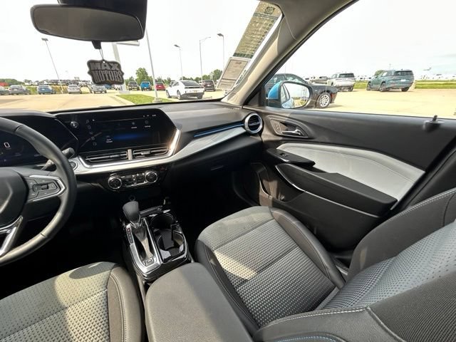 Used 2026 Chevrolet Trax LT w/ Driver Confidence Package FWD image 30