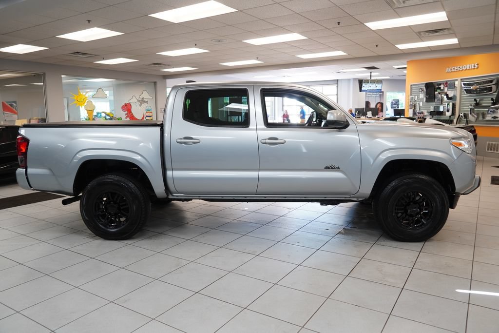 Used 2023 Toyota Tacoma SR AWD/4WD image 12