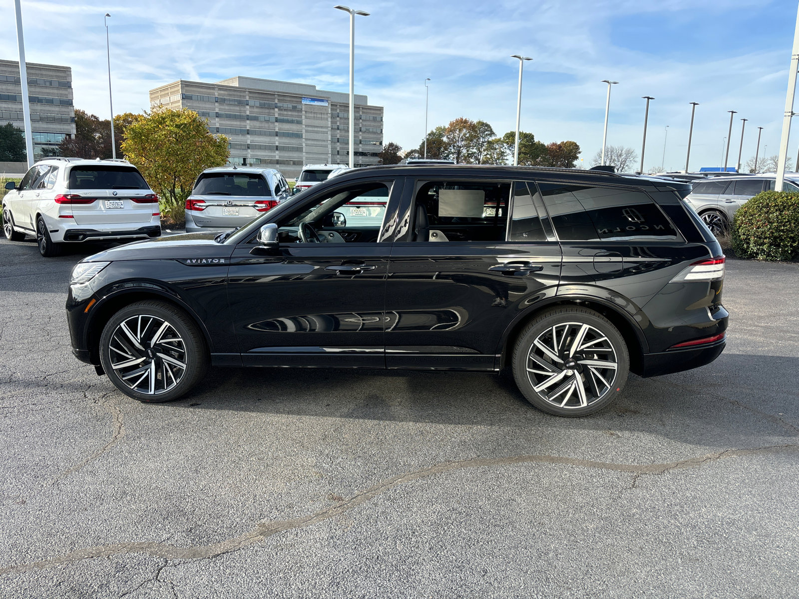 New 2025 Lincoln Aviator Black Label w/ Jet Appearance Package image 4