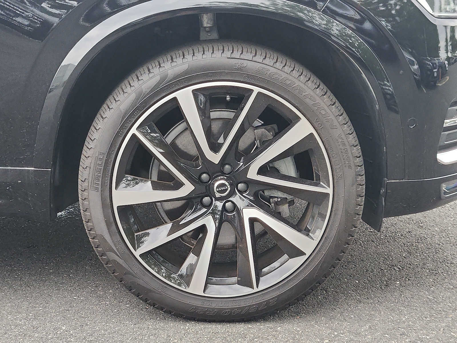 Certified 2024 Volvo XC90 B5 Plus w/ Protection Package Premier AWD/4WD image 8