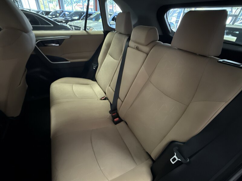 Used 2020 Toyota RAV4 XLE AWD/4WD image 30
