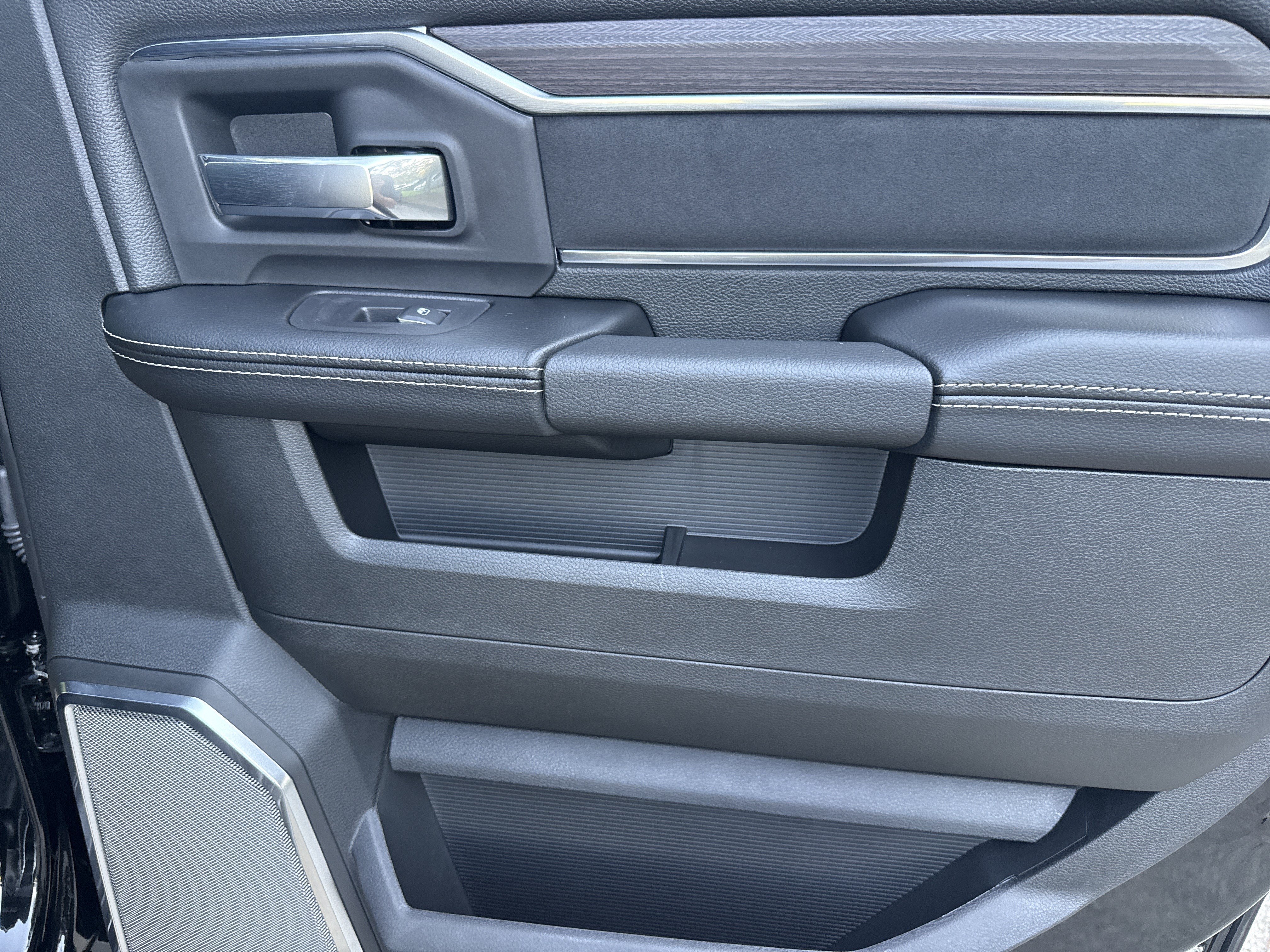 New 2026 RAM 5500 4x4 Crew Cab w/ Laramie Trim Package image 18