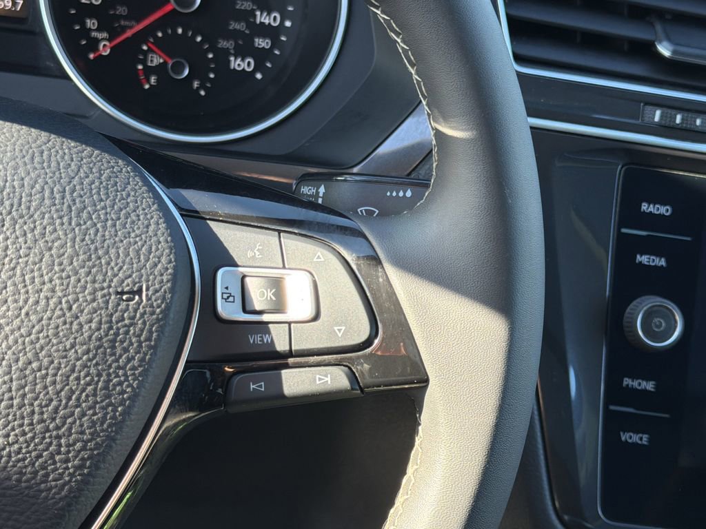 Used 2021 Volkswagen Tiguan SE w/ Panoramic Sunroof Package FWD image 27