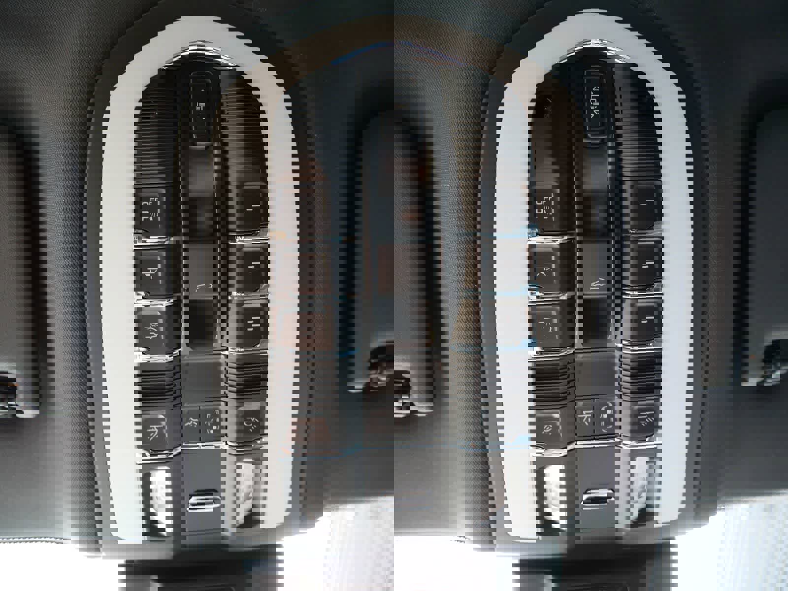 New 2025 Porsche Macan image 21