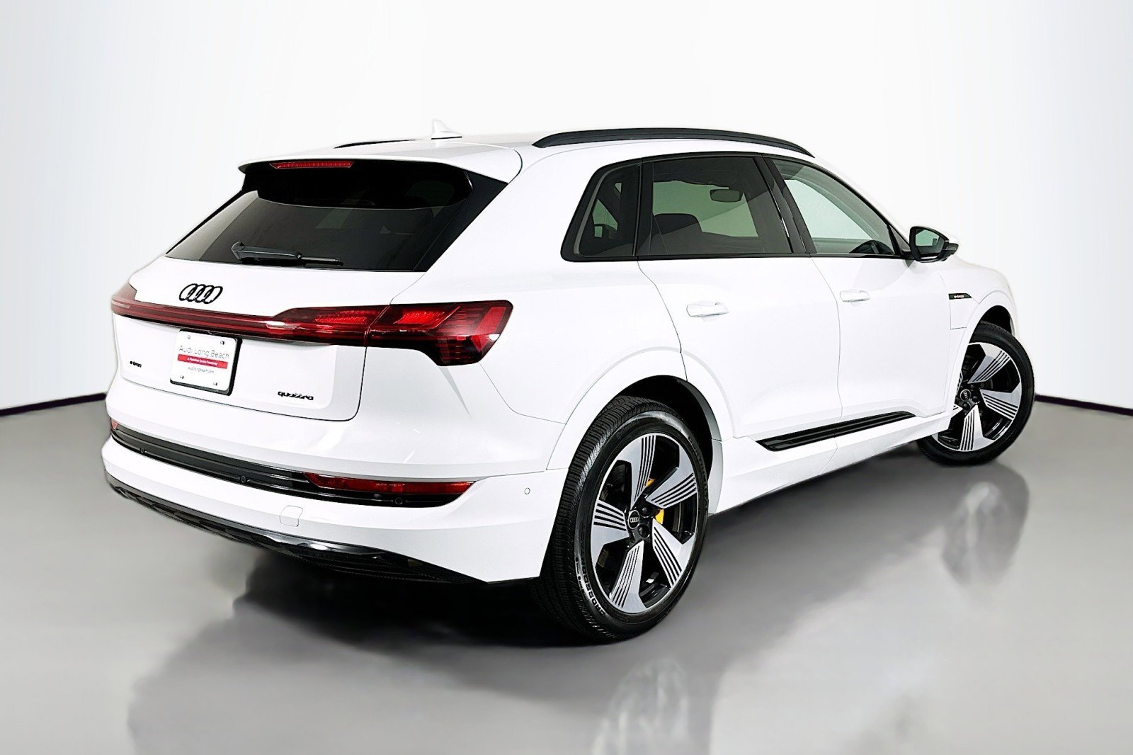 Used 2022 Audi e-tron Premium Plus w/ Premium Plus Package image 14