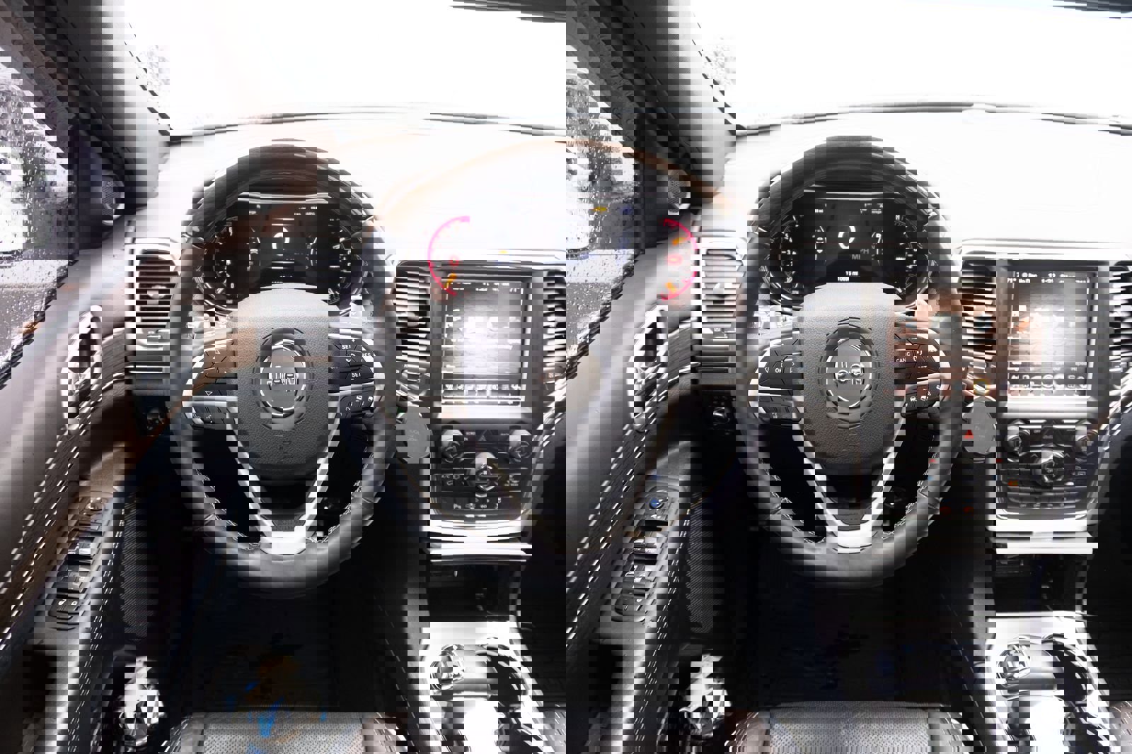 Used 2014 Jeep Grand Cherokee Overland w/ Mopar Chrome Edition Group image 2