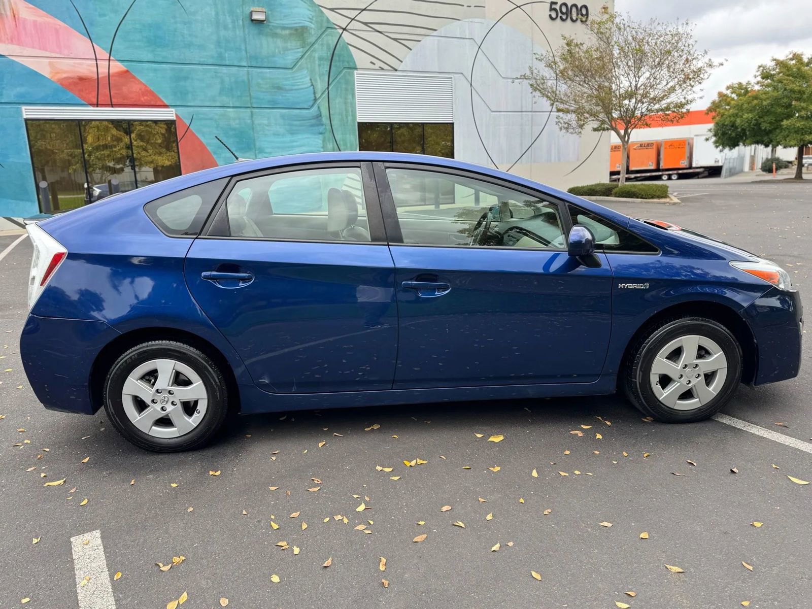 Used 2011 Toyota Prius Five image 8