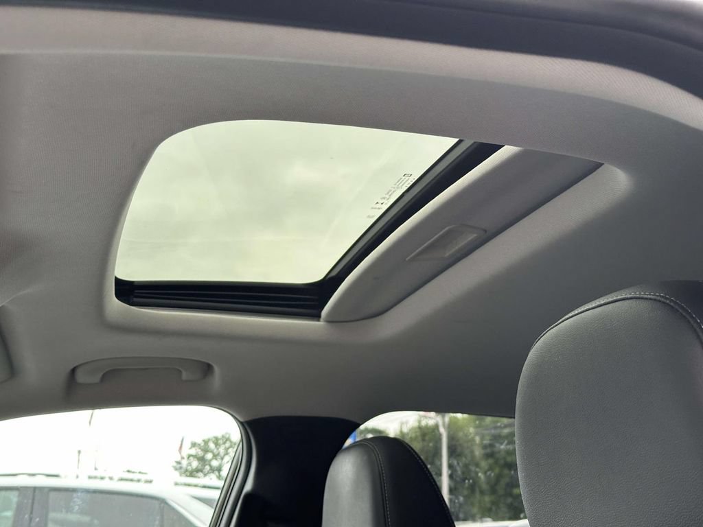 Used 2024 Chevrolet Trax LT w/ Sunroof Package FWD image 17