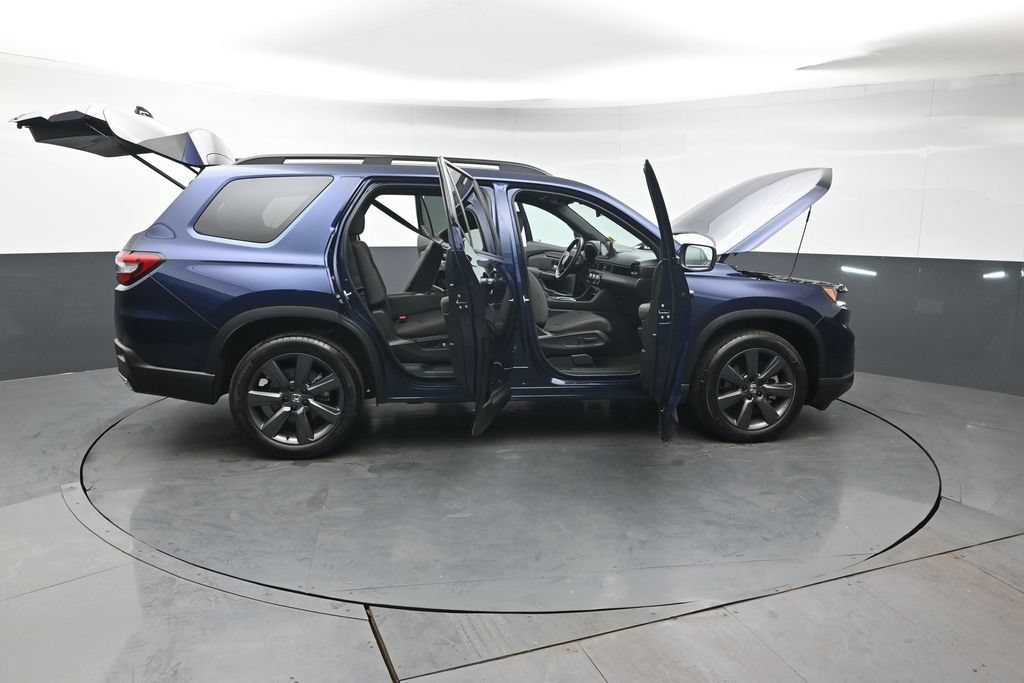 Used 2025 Honda Pilot Sport image 51