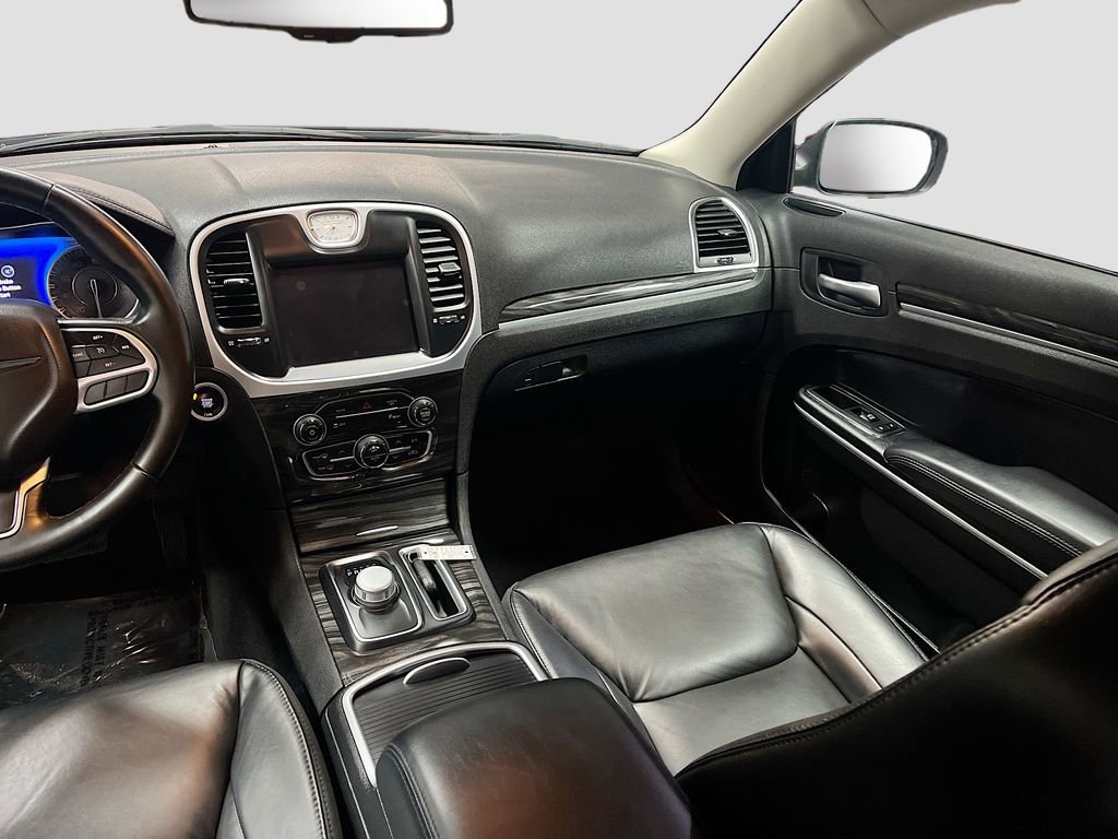 Used 2022 Chrysler 300 Touring L image 22
