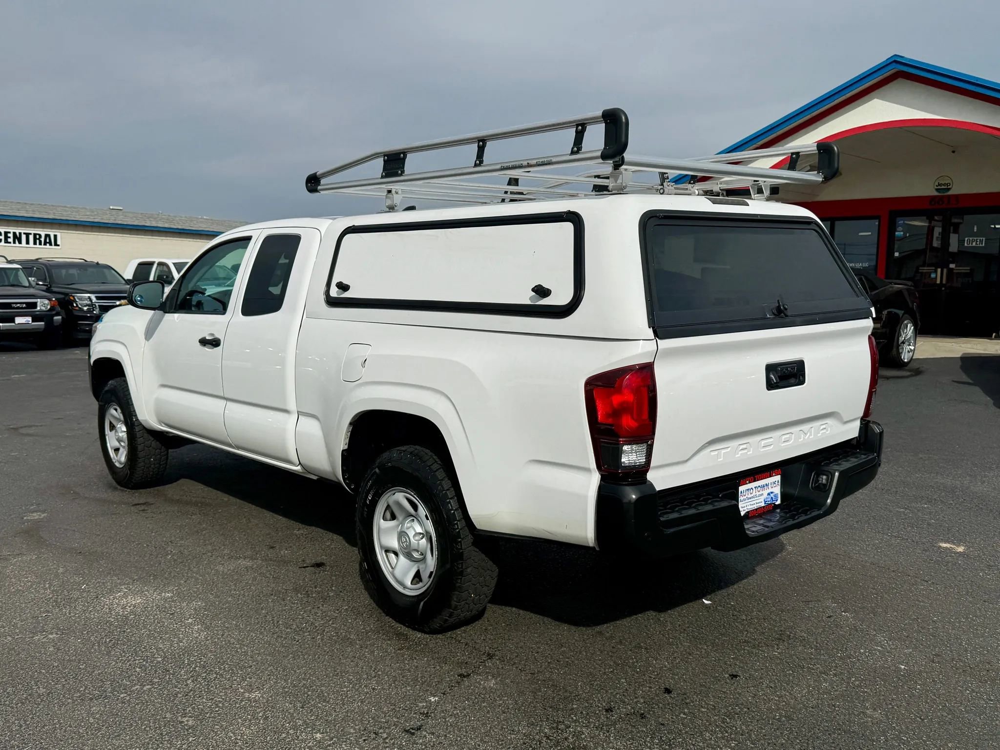 Used 2019 Toyota Tacoma 2WD Access Cab image 3