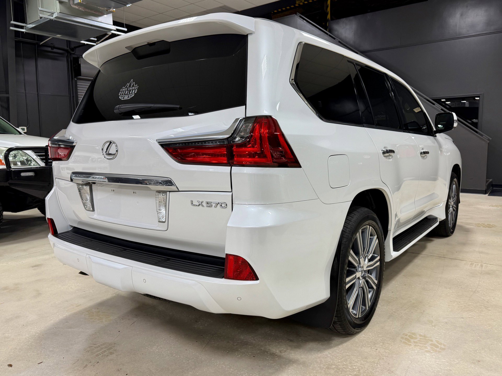 Used 2016 Lexus LX 570 4WD image 9