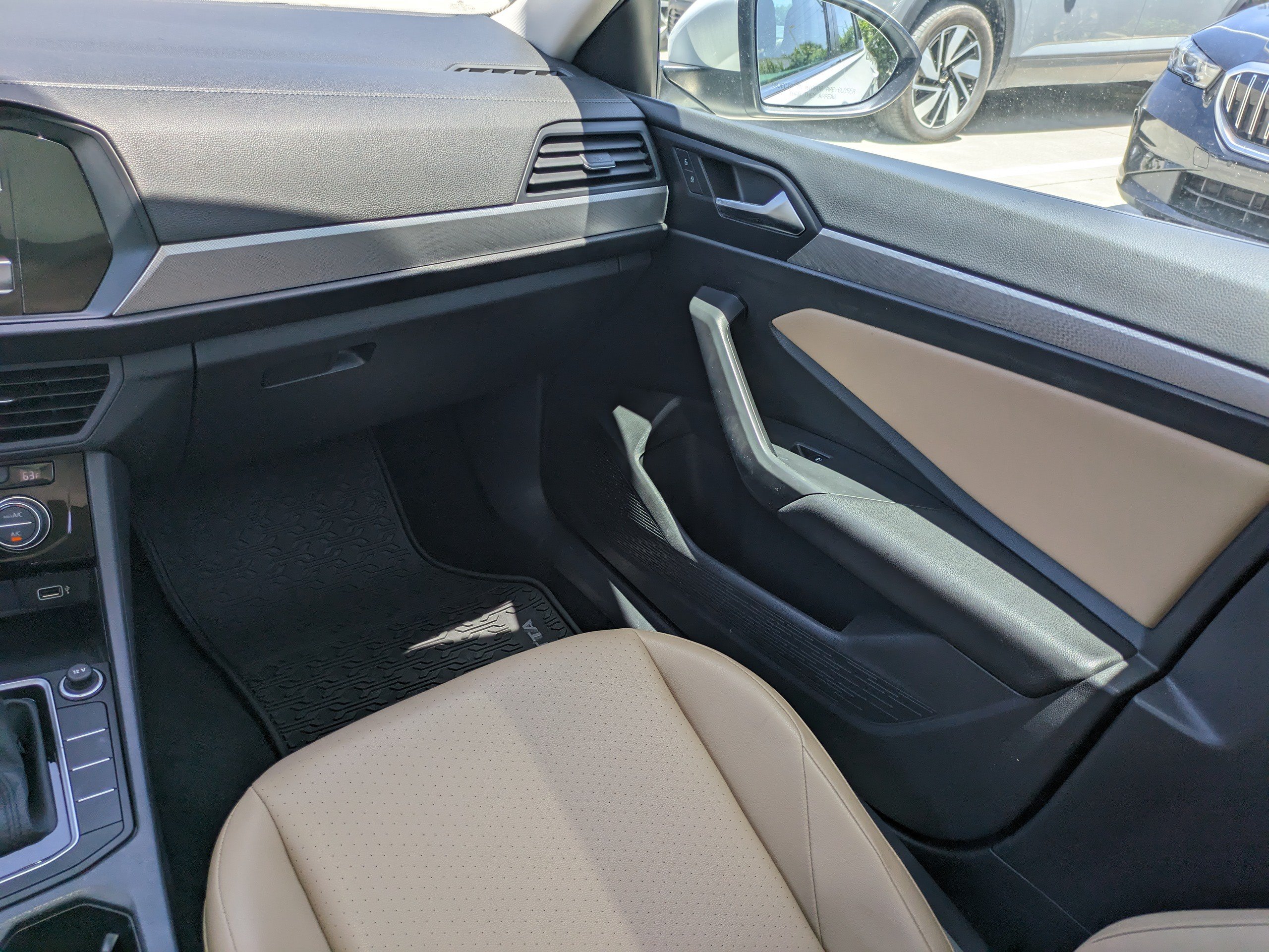 Used 2019 Volkswagen Jetta SE w/ Cold Weather Package FWD image 16