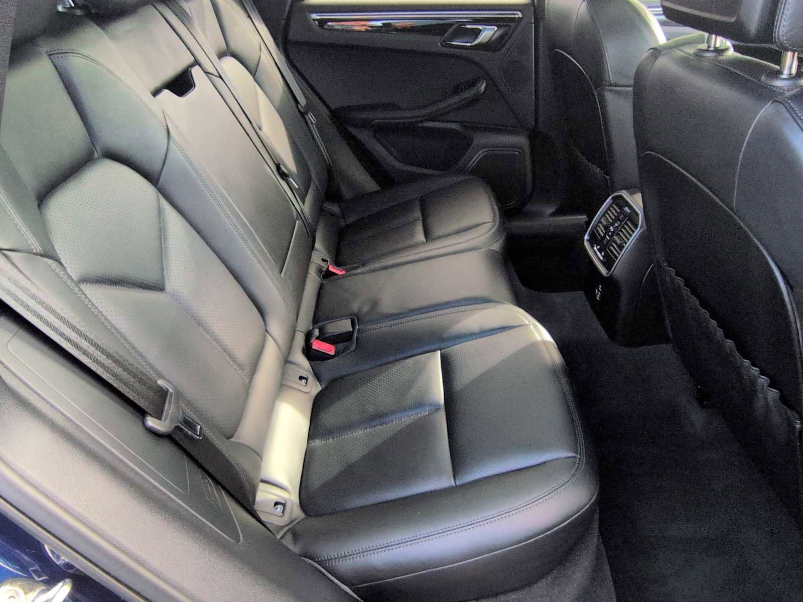Used 2023 Porsche Macan Turbo image 22