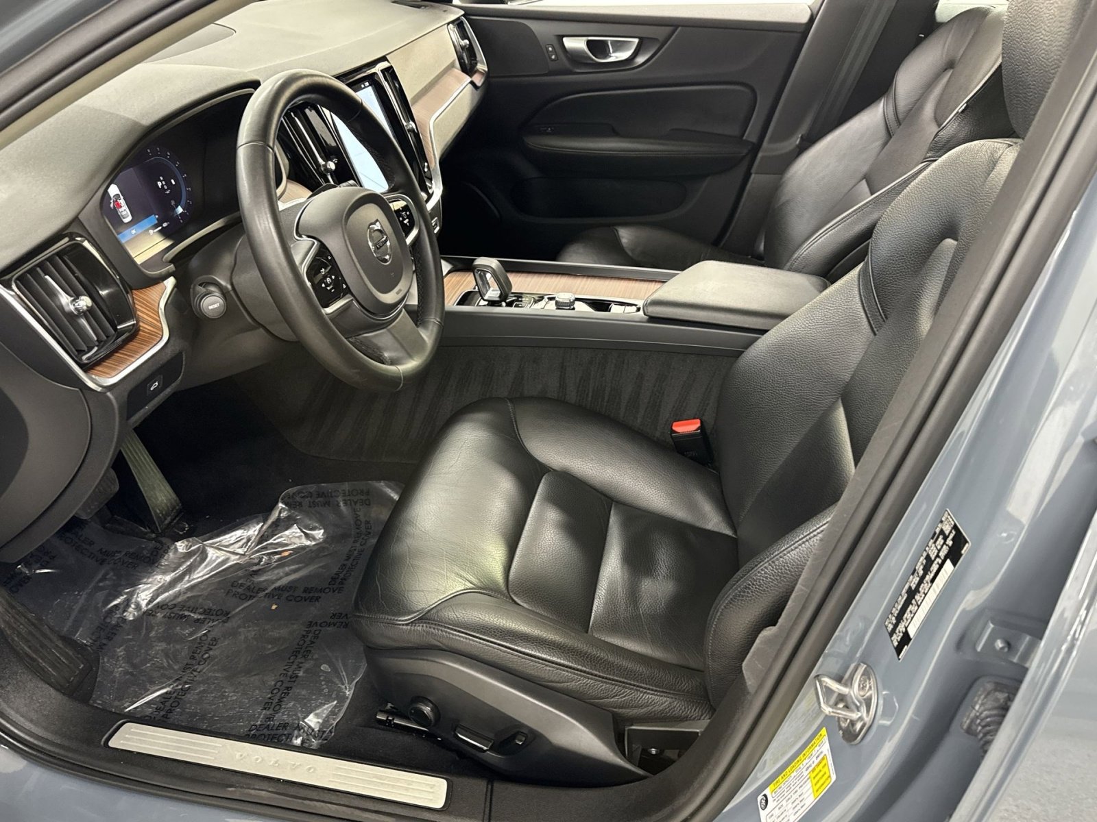 Used 2024 Volvo S60 B5 Plus image 2