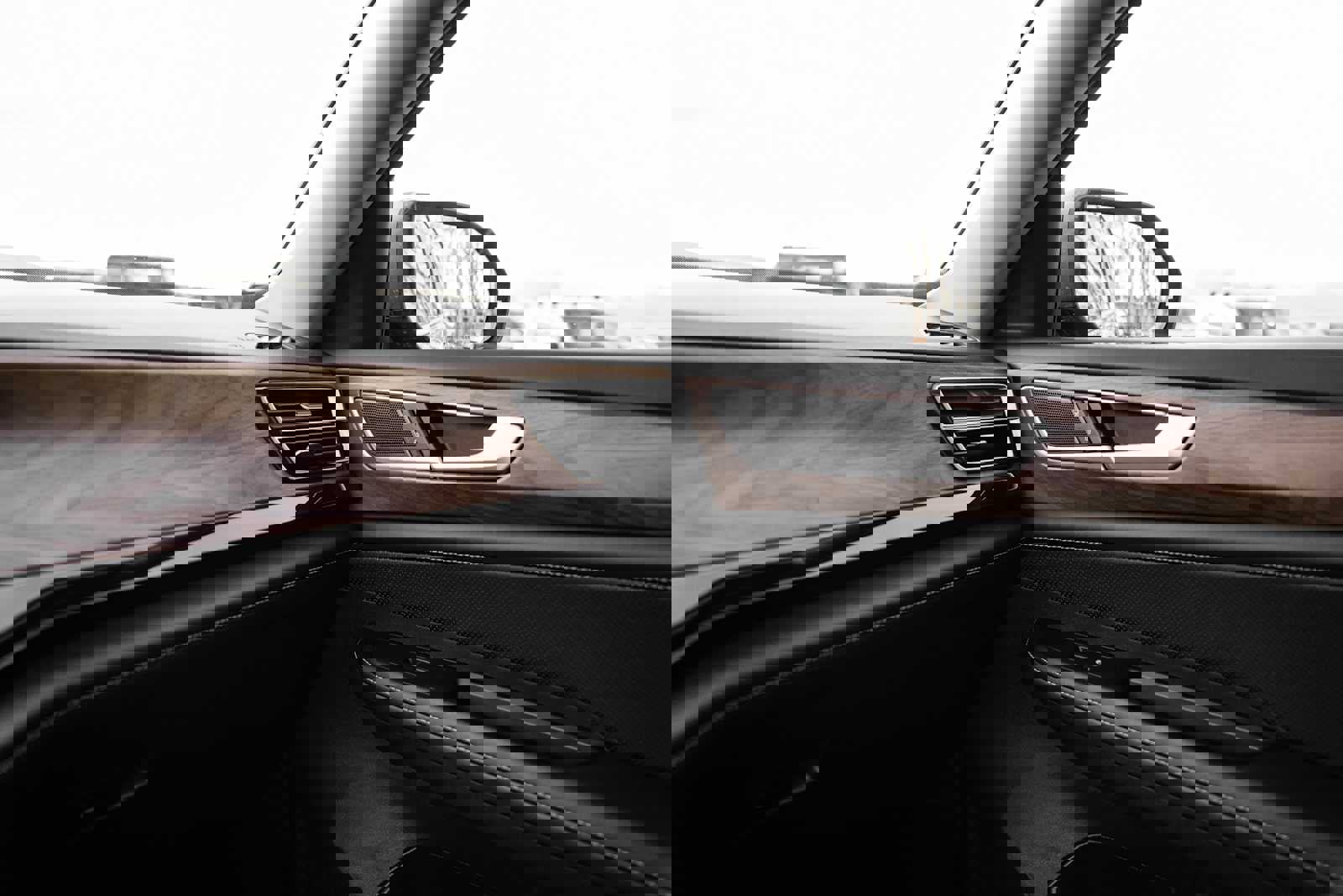 Used 2025 Volkswagen Atlas SE image 35