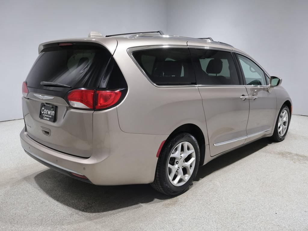Used 2017 Chrysler Pacifica Touring-L Plus w/ Tire & Wheel Group FWD video 2