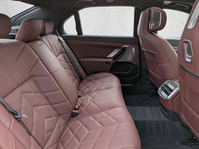 Used 2024 BMW 760i xDrive w/ Executive Package AWD/4WD image 21