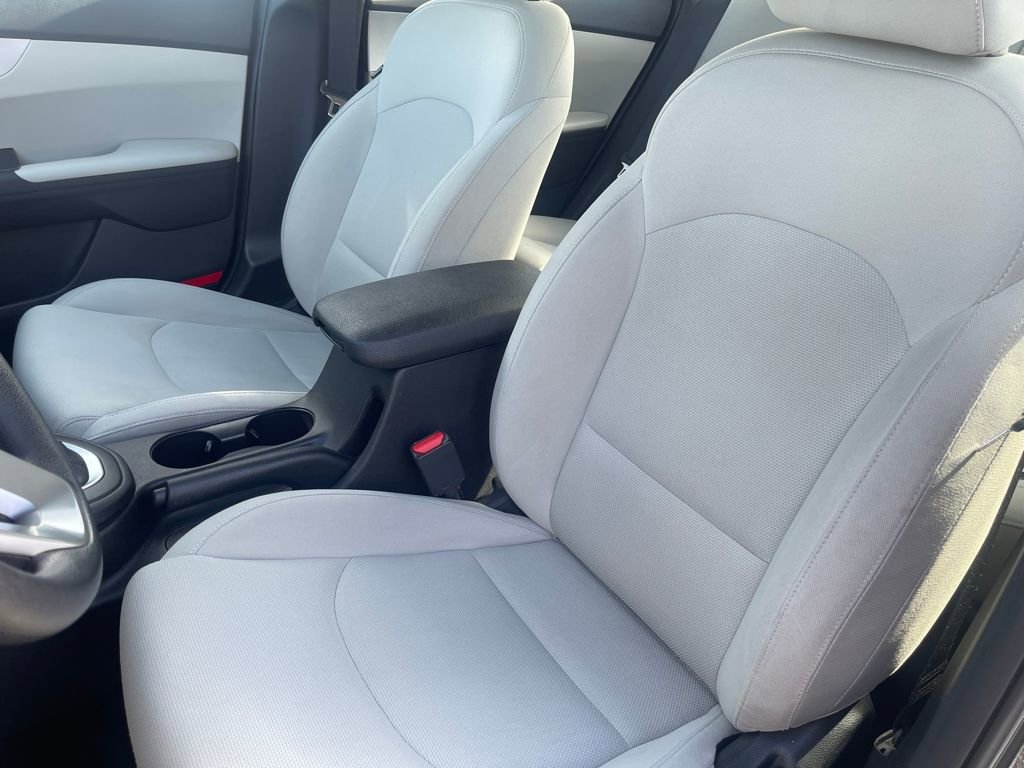 Used 2022 Kia Forte LXS image 10