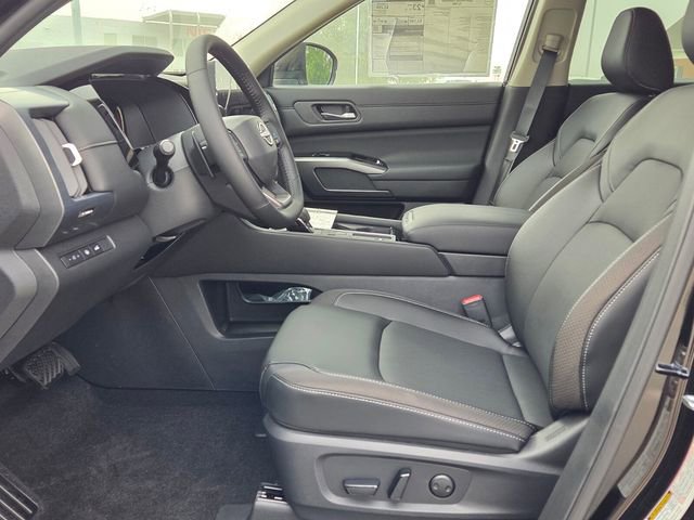 New 2026 Nissan Pathfinder SL image 5