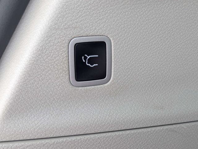 Used 2023 Chrysler Pacifica Limited FWD image 13