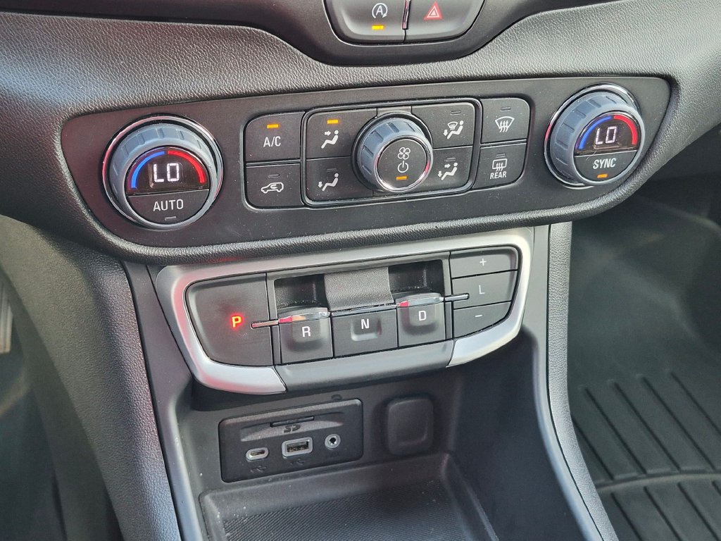 Used 2024 GMC Terrain SLT w/ Infotainment Package II AWD/4WD image 18