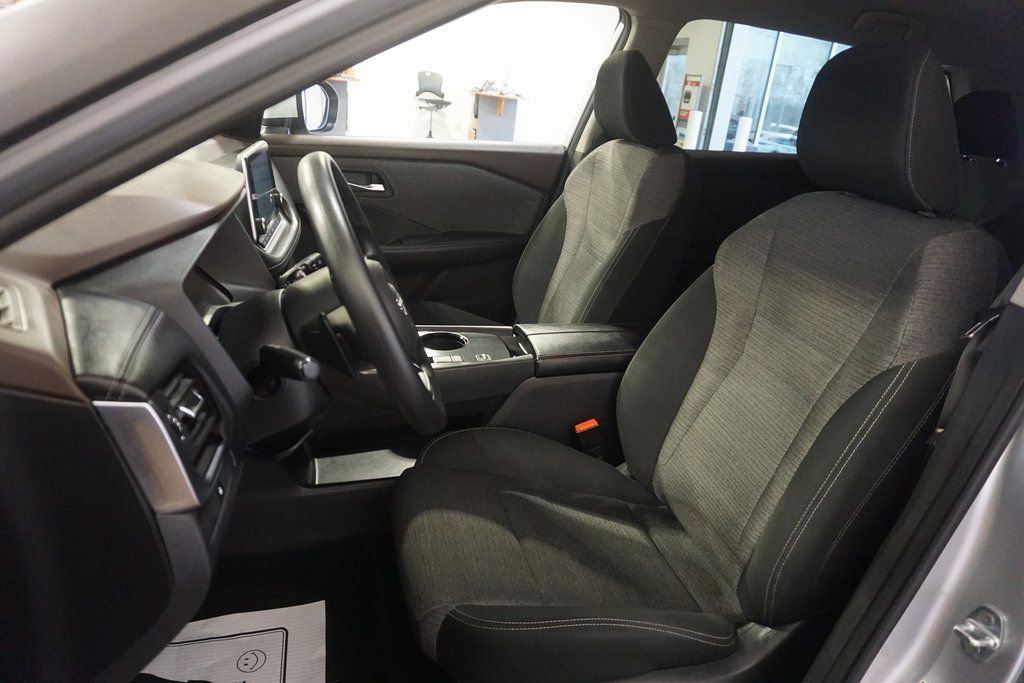 Used 2023 Nissan Rogue SV image 17