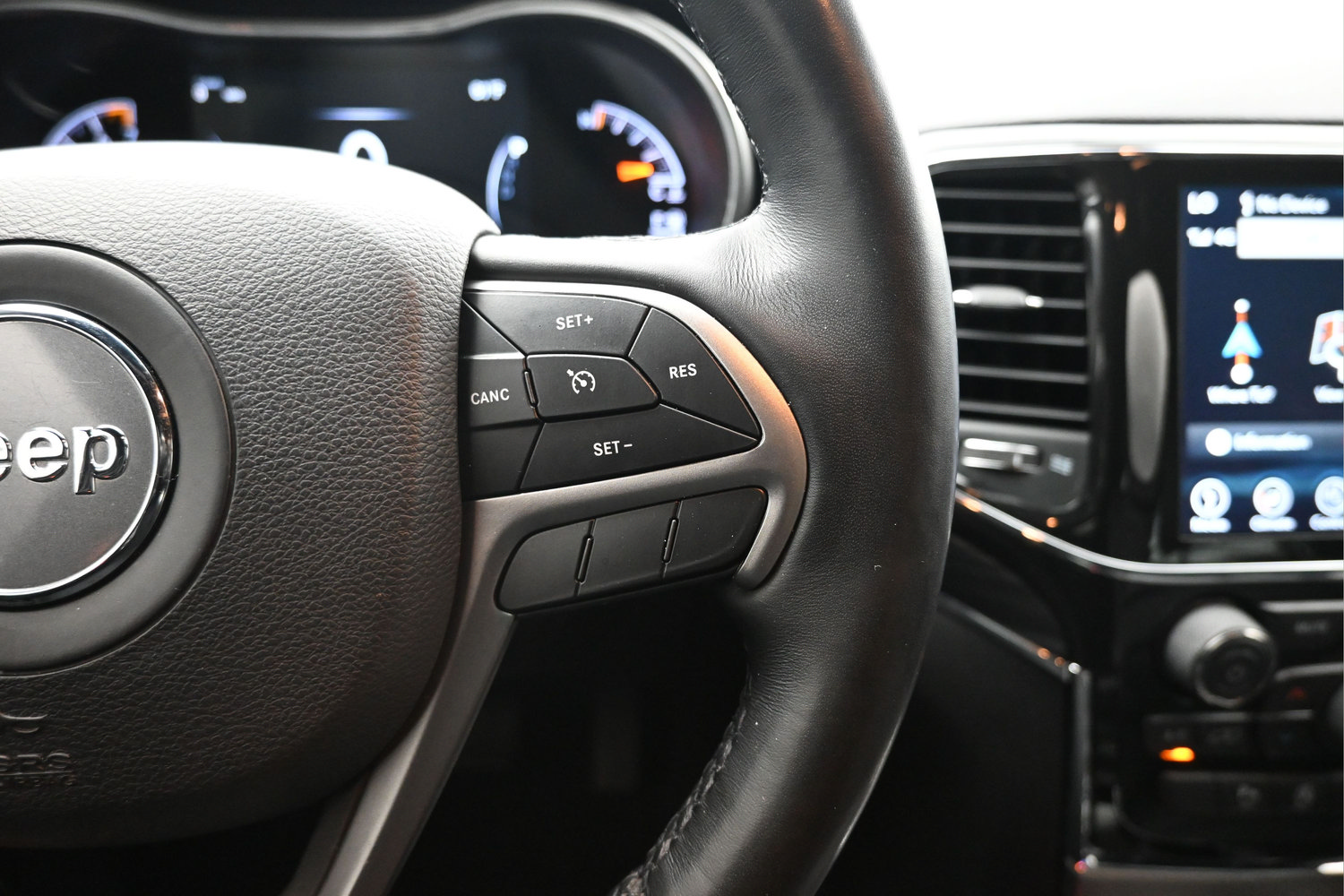 Used 2022 Jeep Grand Cherokee Limited AWD/4WD image 23