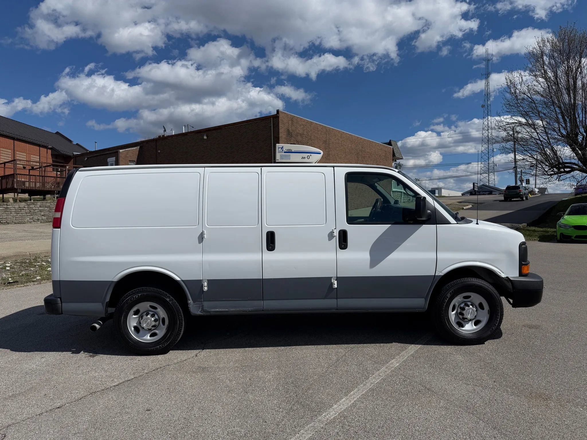 Used 2015 Chevrolet Express 2500 image 2