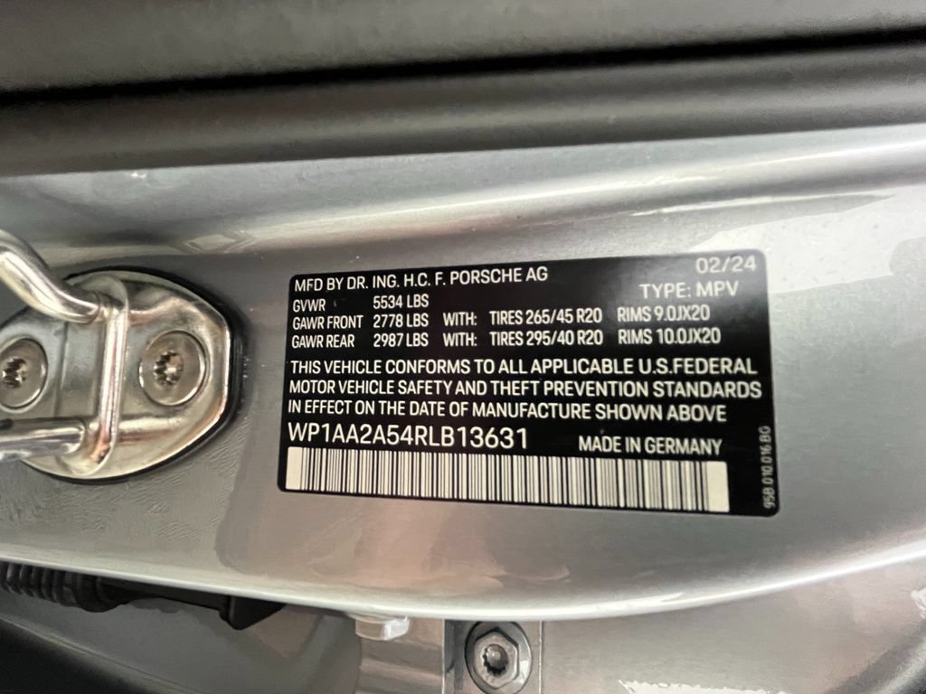 Used 2024 Porsche Macan AWD/4WD image 27