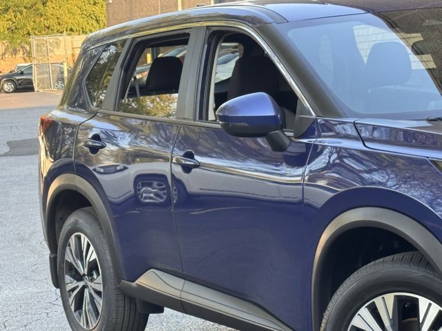 Used 2022 Nissan Rogue SV image 4