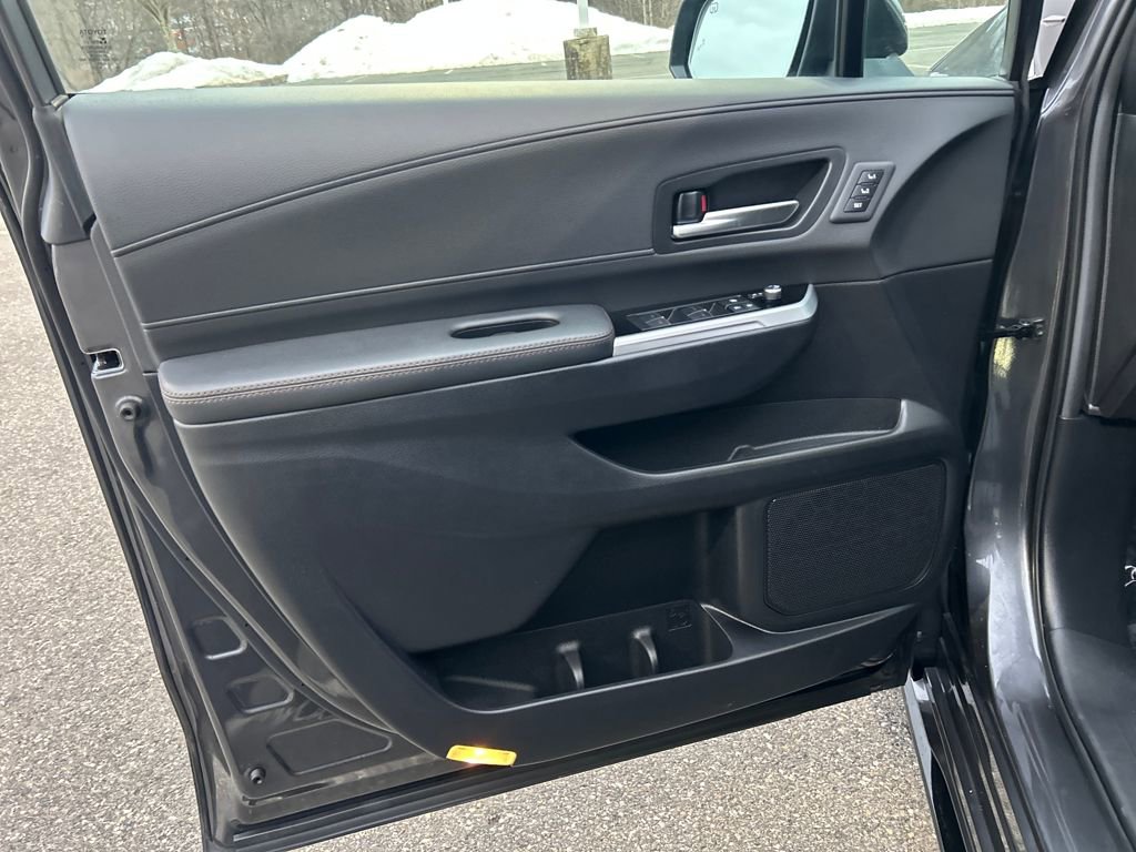 Used 2025 Toyota Sienna Platinum image 19