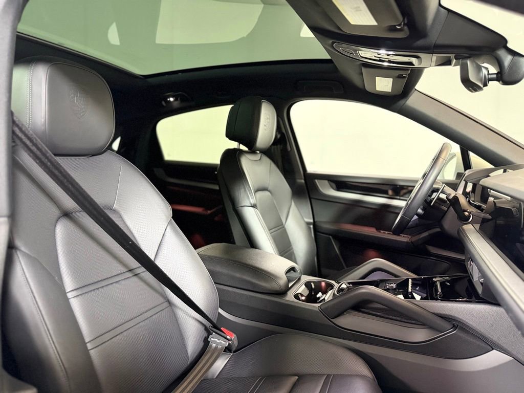 Used 2025 Porsche Cayenne Coupe w/ Premium Package Plus image 25