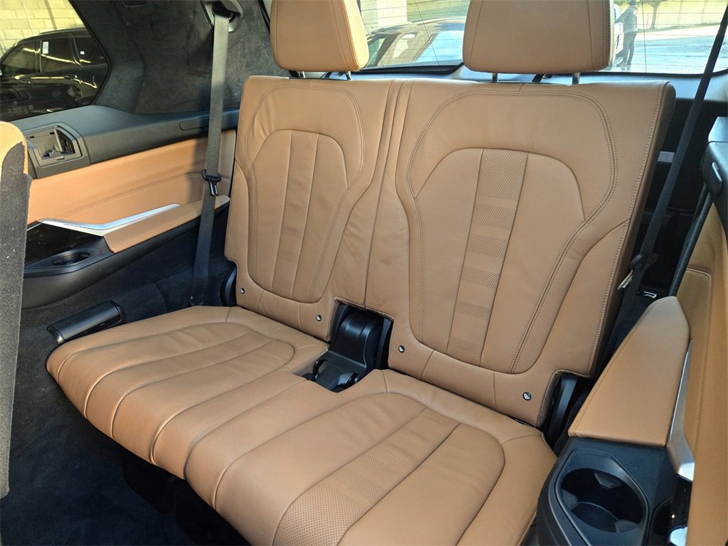 Used 2022 BMW X7 xDrive40i w/ M Sport Package image 15