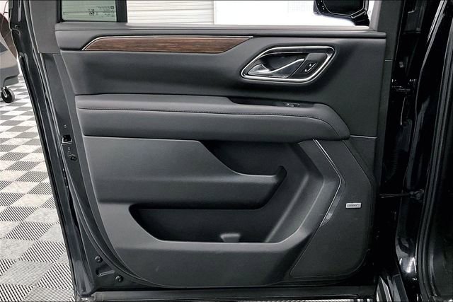 Used 2024 Chevrolet Suburban High Country AWD/4WD image 23