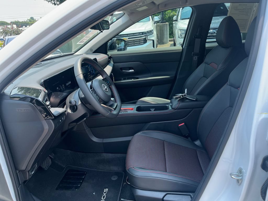 Certified 2026 Nissan Kicks SR FWD image 10