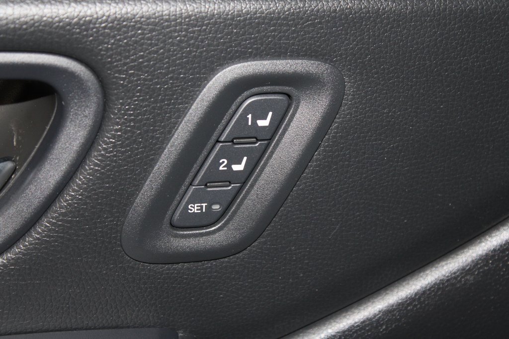 Used 2025 Honda Pilot Touring image 8