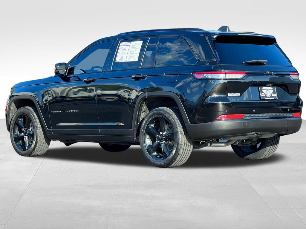Used 2023 Jeep Grand Cherokee Altitude AWD/4WD image 5